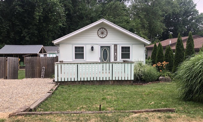 Lake Michigan Beach Cottage | Cozy cottage with almost .5 acres