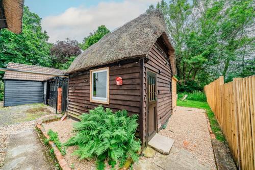 New Forest District House | Cozy Cottage with hot tub!