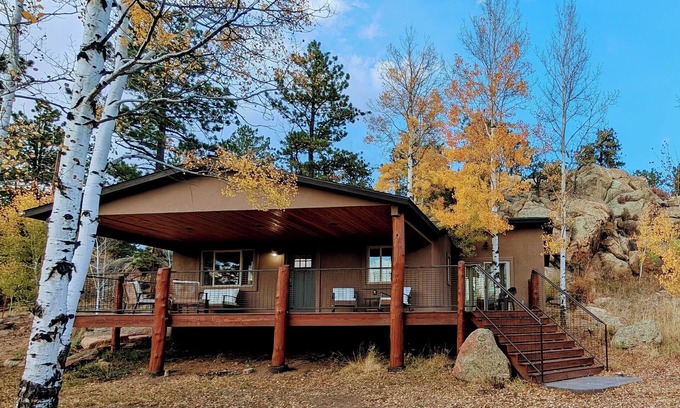 Florissant House | Cozy, country mountain getaway - Great for every season with hot tub!