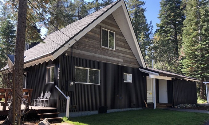 McKinney Estates Cabin | Cozy Creekside Cabin