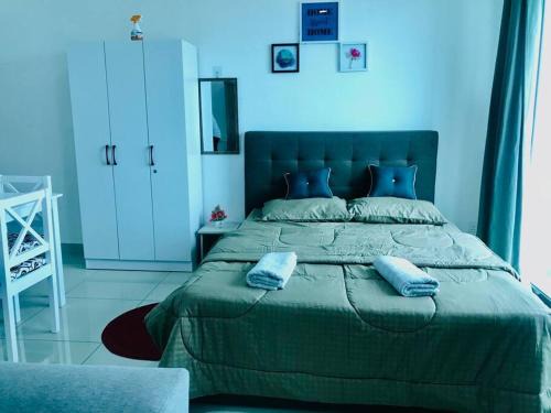 Cyberjaya Apartment | Cozy Cybersquare High Floor City View King Bed Free Parkin Netflix With Wi-Fi 173