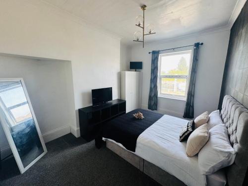 Hull House | Cozy Double Room with Smart TV Near Hull City Centre
