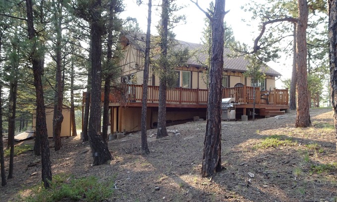 Buena Vista Cabin | Cozy family cabin along side beautiful secluded mountain stream.