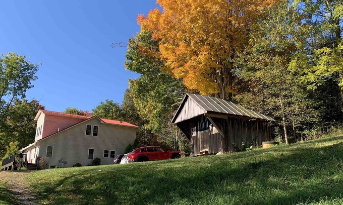 Lansing Other | Cozy farmhouse 10 min from Lansing, Grayson Highlands and the VA Creeper Trail