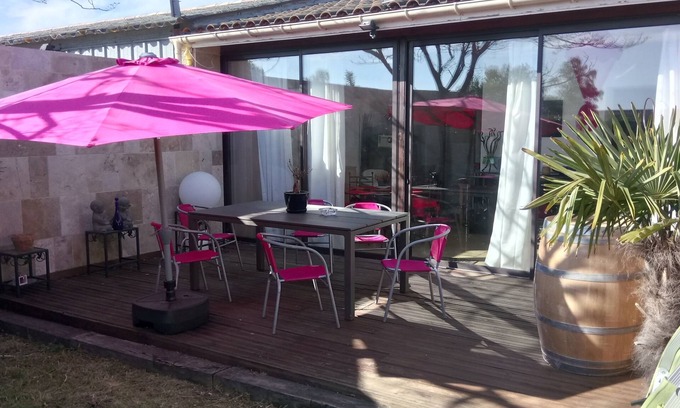 Saint-Sulpice-de-Faleyrens Cottage | cozy apartment, closed parkink free, wifi, air conditioning, 600m from Saint-Emilion