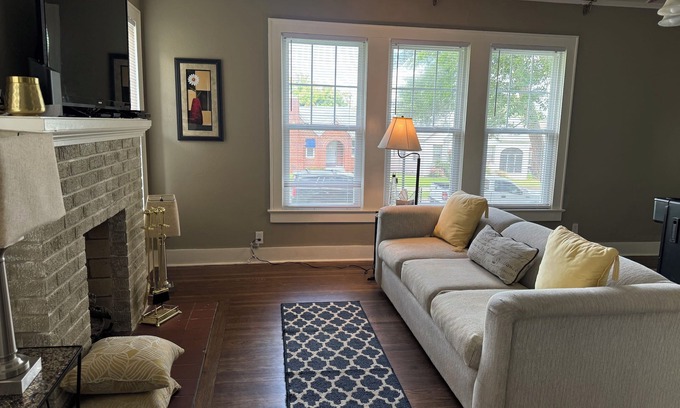 Fort Smith House | COZY GETAWAY THAT HAS FAMILY FUN COMFORTS