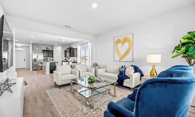 Fort Worth House | Cozy Glam Haus | 3BD 20 min from downtown