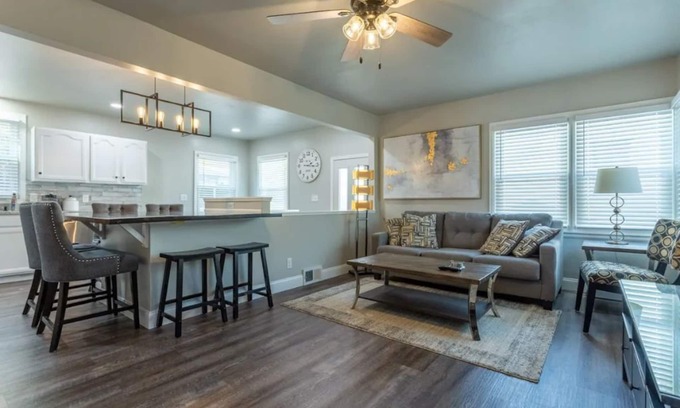 Dubuque House | Cozy Guest House Welcomes You