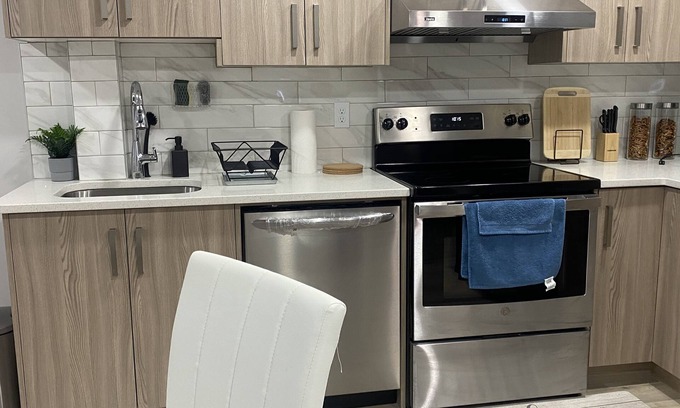 Northwest Calgary Apartment | Cozy Guest Suite W/Free parking