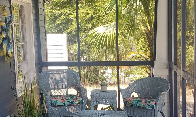 East Biloxi House | Cozy historic 3bd/2 w/screened porch in palms. Steps to white sand beach.