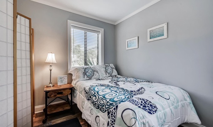 Holiday Beach Condo | Cozy Holiday Hideaway, Sleeps 4! Steps to the Beach! Renovated