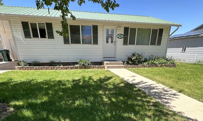 Parowan House | Cozy home close to I-15, Quiet neighborhood. Central location to visit parks