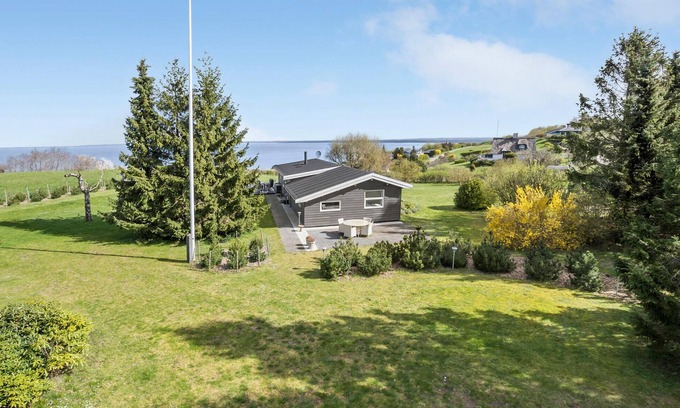 Hoeve Strand House | Cozy home in Asnæs with house sea view