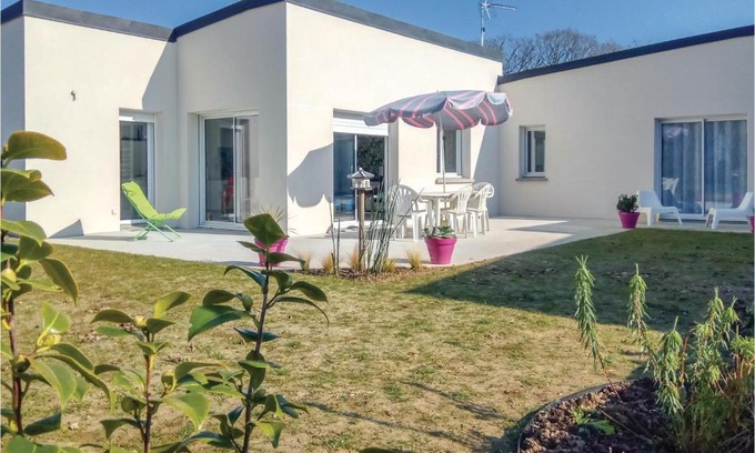 Matignon House | Cozy Home In Matignon With Wifi