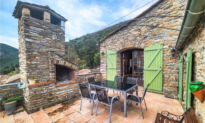 Olargues House | Cozy Home In Olargues With Kitchen