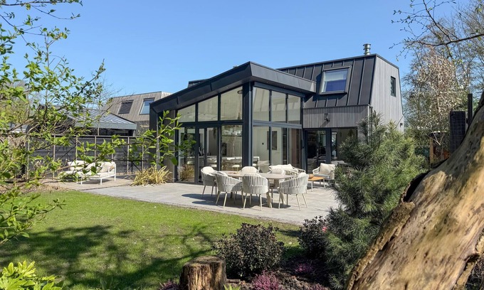 Ouddorp House | Cozy home in Ouddorp with WiFi