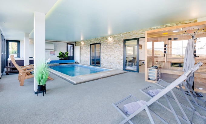 Tusilovic House | Cozy home in Tusilovic with sauna
