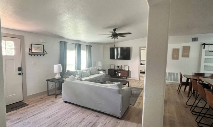 La Porte House | Cozy Home on Belfast