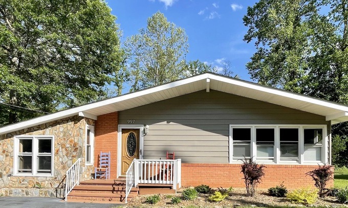 Waynesville House | Cozy Home on Richland Creek, Waynesville, Maggie V; Blue Ridge P.W. & Smokey Mts