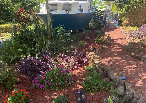 Honaunau-Napoopoo House | Cozy jungle boat hideaway with stunning ocean view