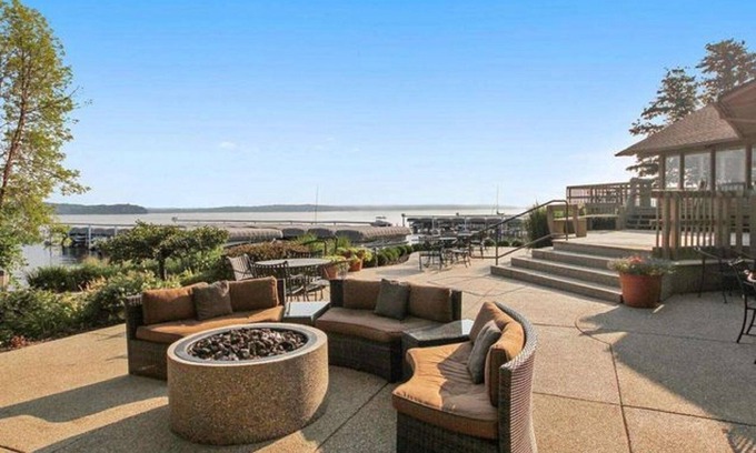 Fontana Condo | Cozy Lakefront Condo in Abby Springs