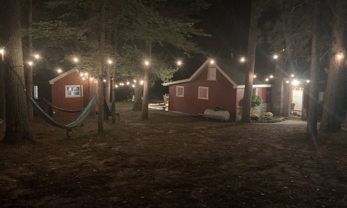 Wetmore Cottage | Cozy Lake front getaway -ONLY 7 min from Pictured Rocks National Lakeshore.