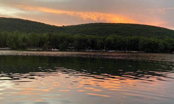 Nesquehoning House | Cozy Lake Hauto Retreat, 3 Bedroom + Loft, Close to Jim Thorpe