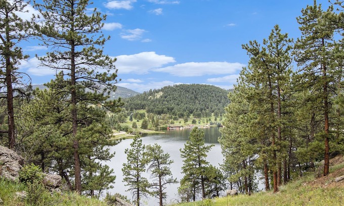 Kerr Gulch House | Cozy lake view cottage - 5 minute walk to downtown and lake!