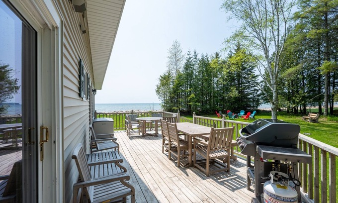 Baileys Harbor House | Cozy Lakefront Retreat | Autumn Sunrises & Fireside Nights