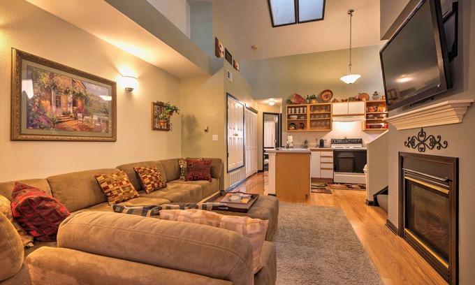 Columbine Valley Condo | Cozy Littleton Condo w/Loft & Patio on Golf Course