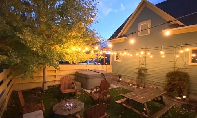 Livingston House | Cozy Livingston Charmer in Town: Sleeps 10 w/HOT TUB!