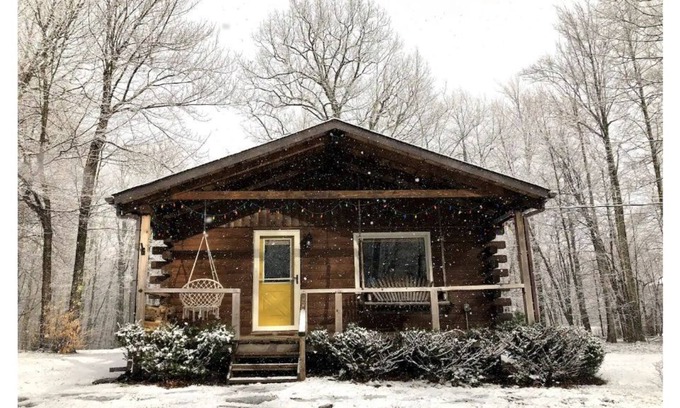 Roxbury Cabin | Cozy Log Cabin in the Catskill Mountains