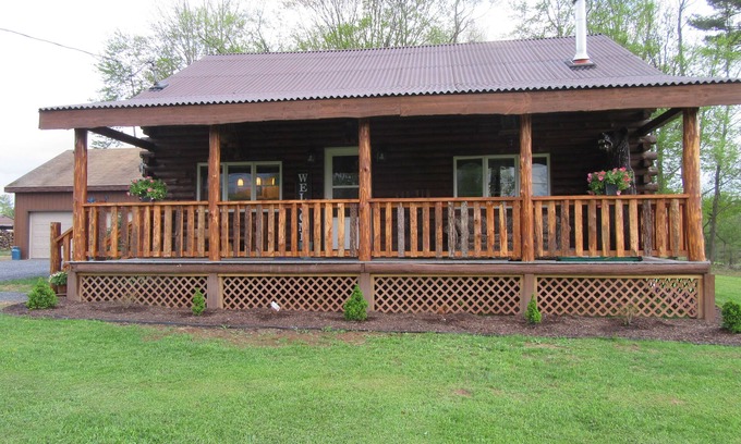 Meredith Cabin | Cozy Log Cabin near Cooperstown Dreams park and All- Star Village