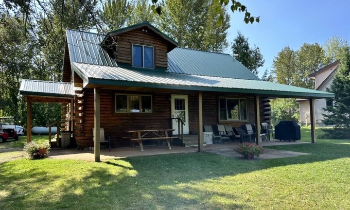 Gould City Cottage | Cozy log cabin on South Manistique Lake with 100 feet of sandy beach, sunsets