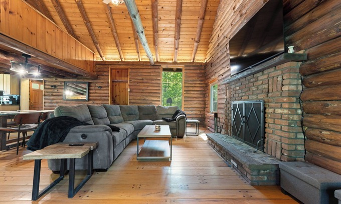 Boiceville Cabin | Cozy Log Cabin with Hot-Tub, Firepit & Prime Catskills Location