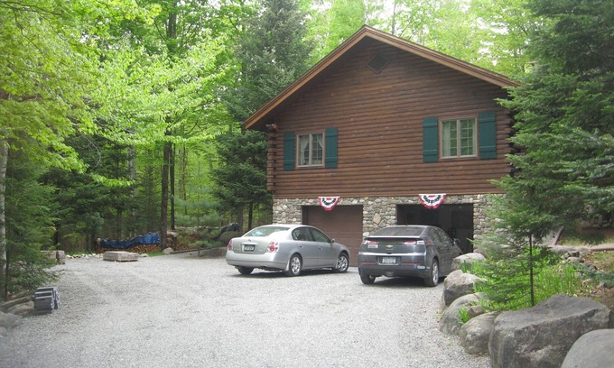Saranac Lake House | Cozy log home nestled in the beautiful Adirondacks
