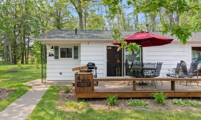 Burt Lake House | Cozy Loon Cottage: 2 BR, 1 BA in ALANSON, Sleeps 5