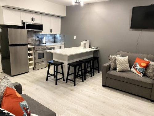 Lincoln Apartment | COZY LOON MOUNTAIN ESCAPE - Free shuttle, Pool, Hot tub, River&Mnt Views