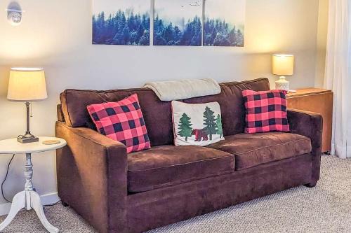 Ludlow Apartment | Cozy Ludlow Escape