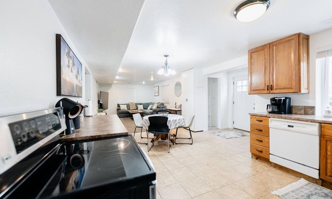 Mapleton Apartment | Cozy Mapleton Residence