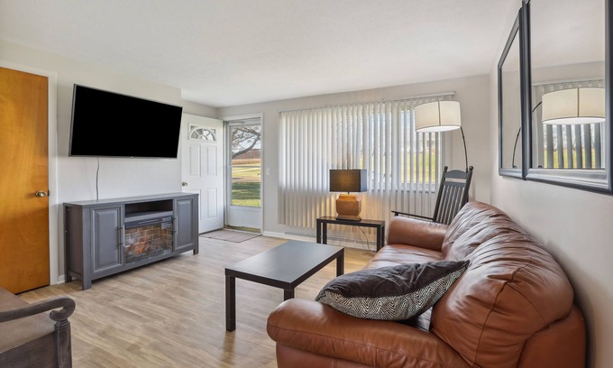 Massillon House | Cozy Massillon Home w/Yard & Pond Access