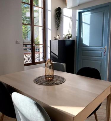 Faubourg Apartment | Cozy Mezzanine Hideaway