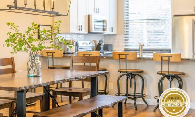 LaSalle Park House | Cozy & Modern Soulard 4BR & Game Room/ABODEbucks