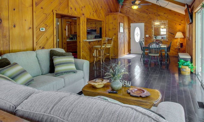 High Point Cottage | Cozy Moneta Getaway Near Smith Mountain Lake!