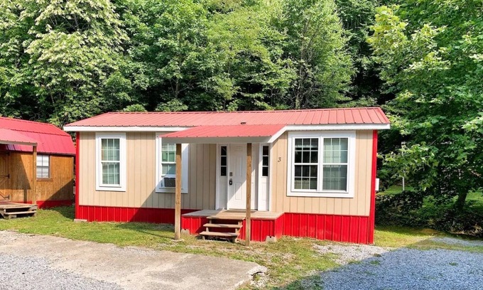 Northfork Cabin | Cozy Mountain Cabin within minutes to Hatfield McCoy and Outlaw Trails