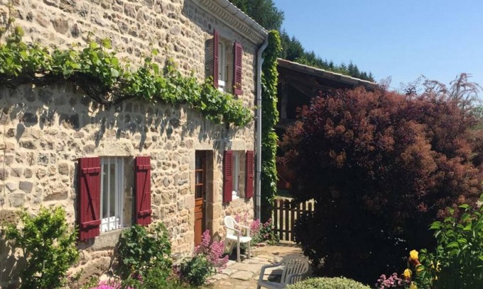 Veranne Cottage | Cozy Mountain Cottage with Fireplace, Wifi, Near Skiing & Hiking Trails