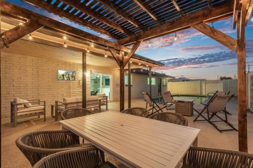 North Mountain House | Cozy-Perfect location-Private Pool-Heat Optional-SunsetFun-GCU