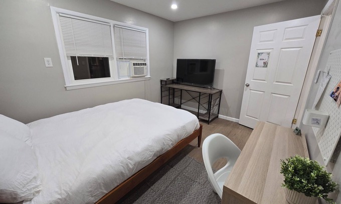 Jersey City Apartment | Cozy Private Room 1 in Modern Shared Apartment - 8 Minute Walk to Path NYC Train