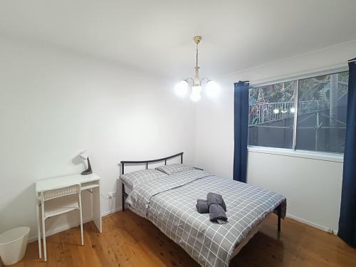 Carlingford House | Cozy Queen Room close to Shops and Station - NC2