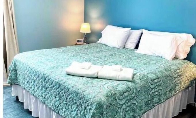 Thunderbolt House | Cozy ranch, minutes from both historic downtown Savannah and Tybee Beaches.
